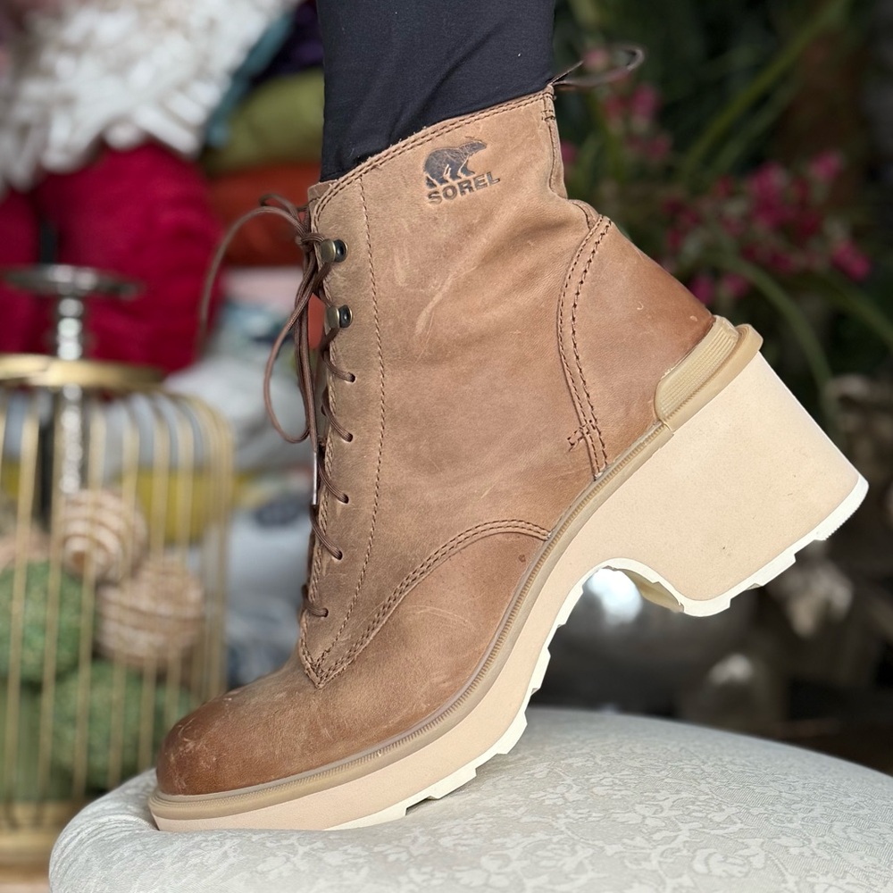 SOREL waterproof boots  Women's Tan Leather Boots - Picture 3 of 15